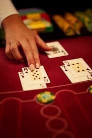Meja kasino langsung mylotto dengan dealer profesional dan kamera multi-angle HD