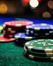 Tampilan permainan Book of Dead di aplikasi mylotto dengan gulungan slot dan simbol Mesir kuno