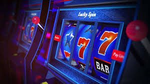 Meja Sakong live dengan dealer profesional dan kartu terlihat jelas di studio mylotto